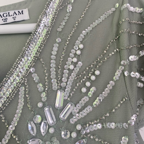 A beautiful long green dress for women in size 8 that is brand new - Picture 3 of 6